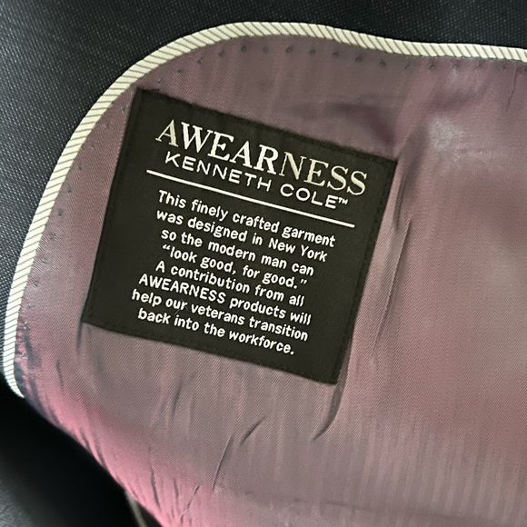 Kenneth Cole Awareness suit. Pants size 48. Jacket 56 Long. - Picture 3 of 6